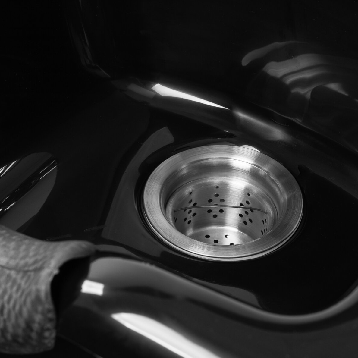 Kirpyklos plautuvė Gabbiano 5023 Black 9 Kirpyklos plautuvė Gabbiano 5023 Black 9