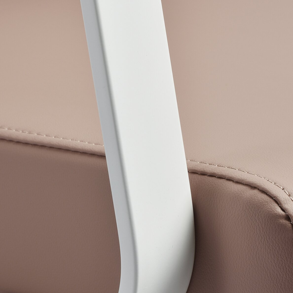 Парикмахерское кресло Gabbiano Porto белого и бежевого цвета 5