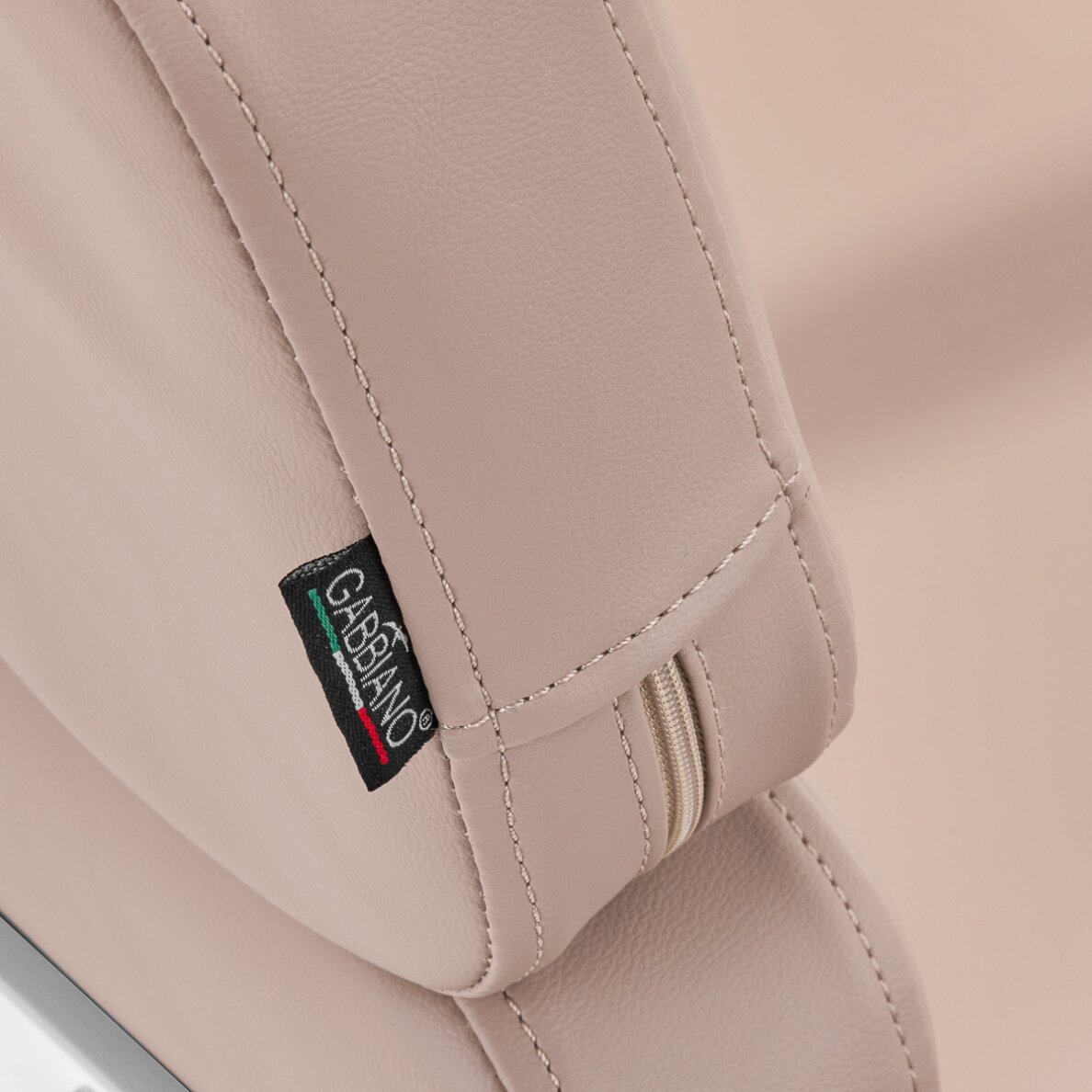 Парикмахерское кресло Gabbiano Porto белого и бежевого цвета 6