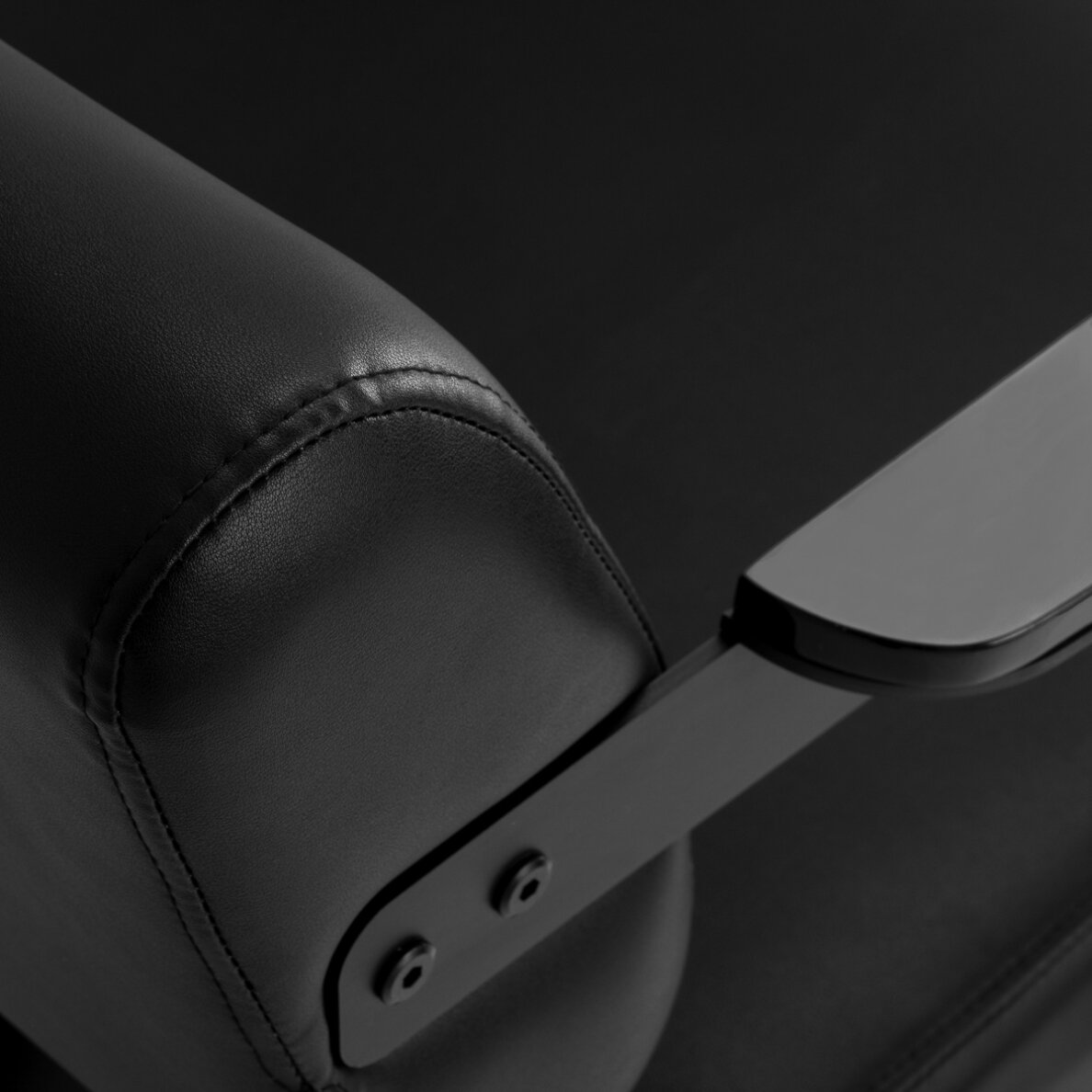 Kirpyklos kėdė Hair System Jet Noir Black 6 Kirpyklos kėdė Hair System Jet Noir Black 6