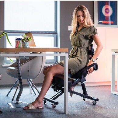 Balance polvistuoli selkänojalla Ergo Pro Black 1 Balance polvistuoli selkänojalla Ergo Pro Black 1