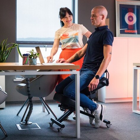 Balance polvistuoli selkänojalla Ergo Pro Black 6 Balance polvistuoli selkänojalla Ergo Pro Black 6