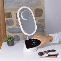 Lanaform LumiCharge -meikkipeili LED-valaistuksella ja langattomalla laturilla, valkoinen Lanaform LumiCharge -meikkipeili LED-valaistuksella ja langattomalla laturilla, valkoinen