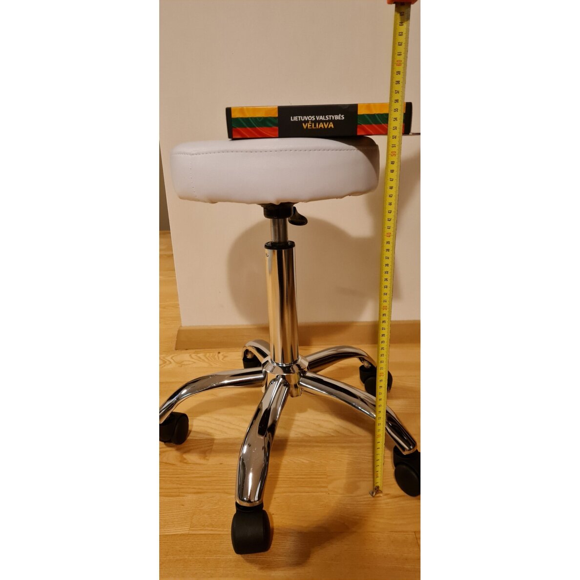 Kosmetologinė meistro kėdutė BEAUTY COMFORT WHITE 2 Kosmetologinė meistro kėdutė BEAUTY COMFORT WHITE 2