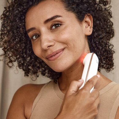 Facial rejuvenating device Silk'n FaceTite Revive 4